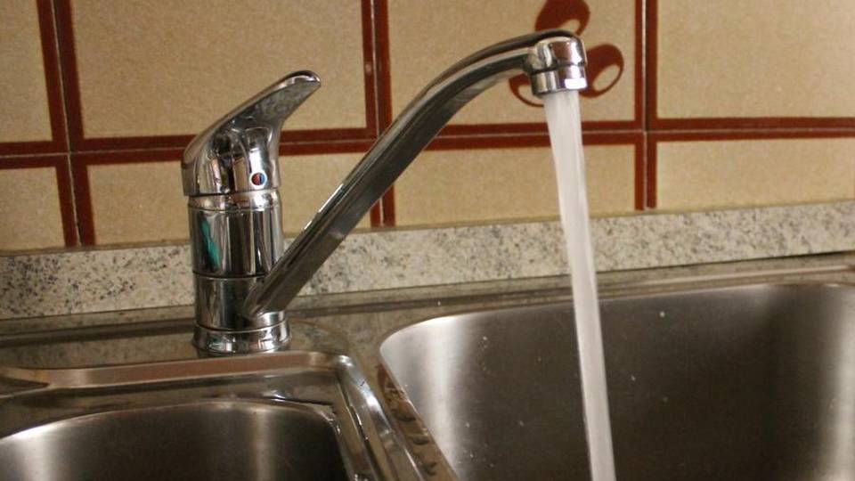 Acqua e piccoli paesi, niente autonomia E per i consumatori aumenti in vista Acqua e piccoli paesi, niente autonomia E per i consumatori aumenti in vista