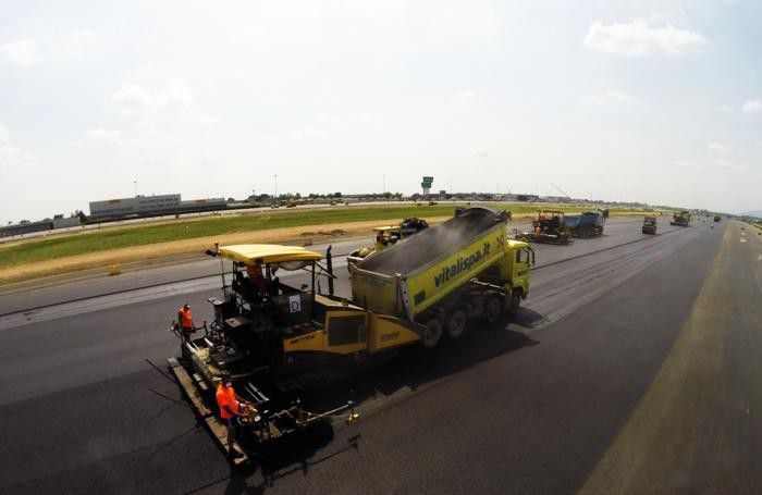 I lavori di asfaltatura della pista I lavori di asfaltatura della pista