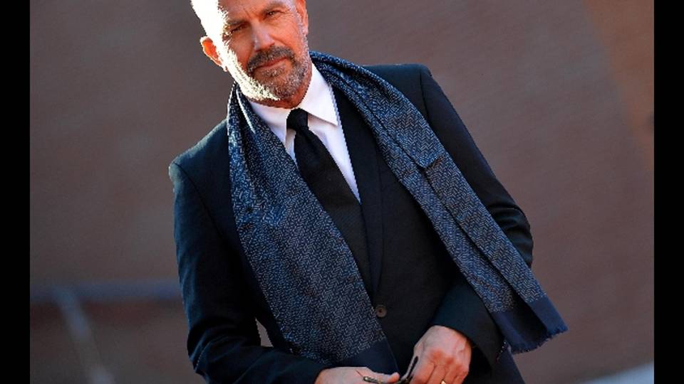 Costner, nonno contro il razzismo Costner, nonno contro il razzismo