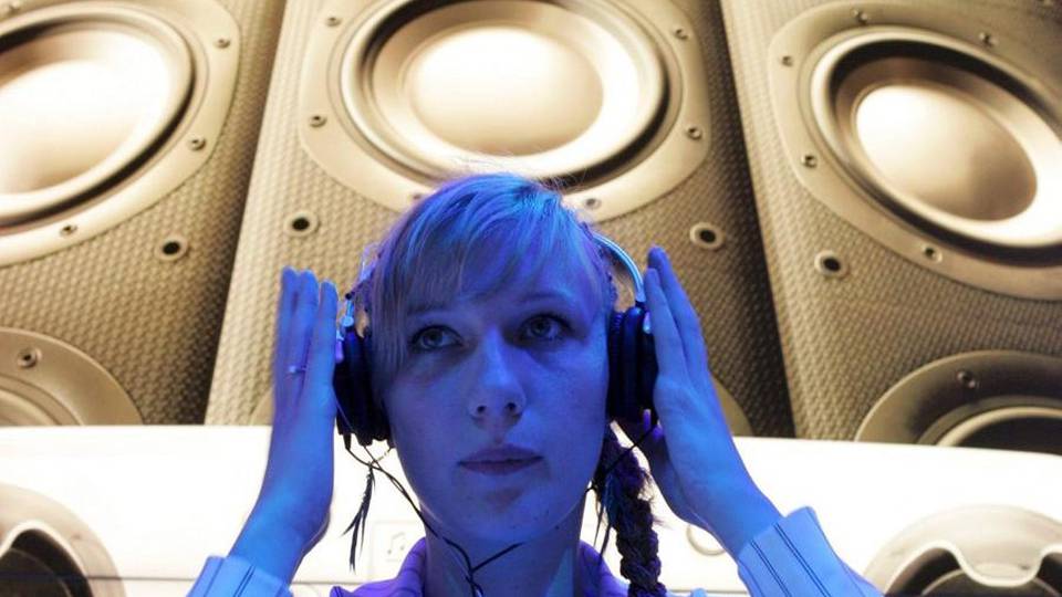 Cuffie e auricolari, allarme dell’Oms: musica alta, giovani a rischio sordità Cuffie e auricolari, allarme dell’Oms: musica alta, giovani a rischio sordità