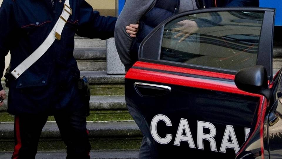 Investe fratello e accoltella moglie Investe fratello e accoltella moglie