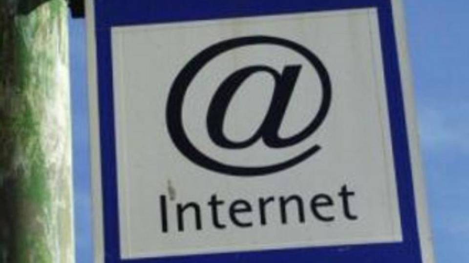 Le mail, Internet? Inquinano... Quasi come un volo intercontinentale Le mail, Internet? Inquinano... Quasi come un volo intercontinentale