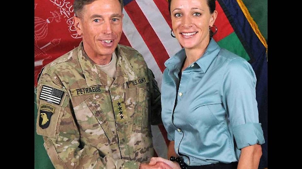 Usa: Petraeus si dichiara colpevole Usa: Petraeus si dichiara colpevole