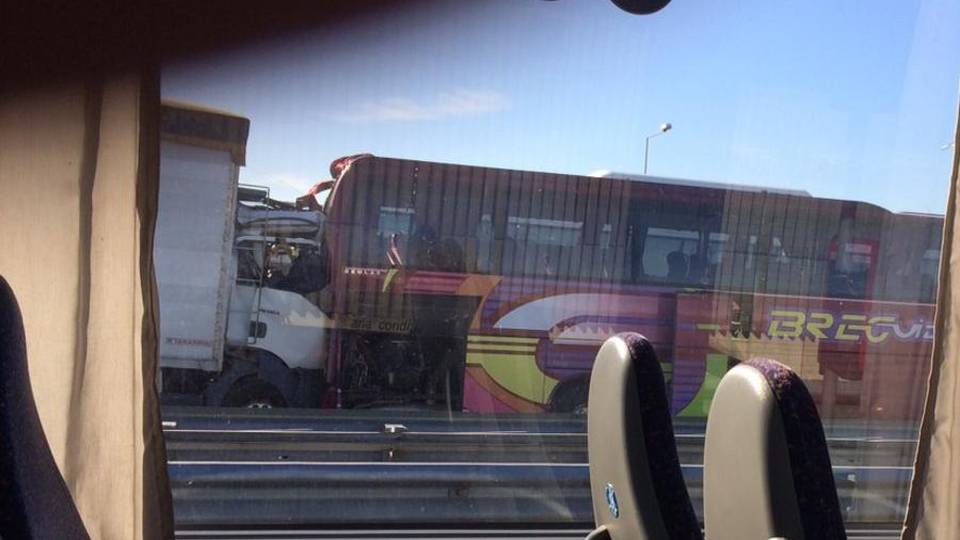 Milano, grave incidente in A4 Coinvolto pullman di studenti Milano, grave incidente in A4 Coinvolto pullman di studenti