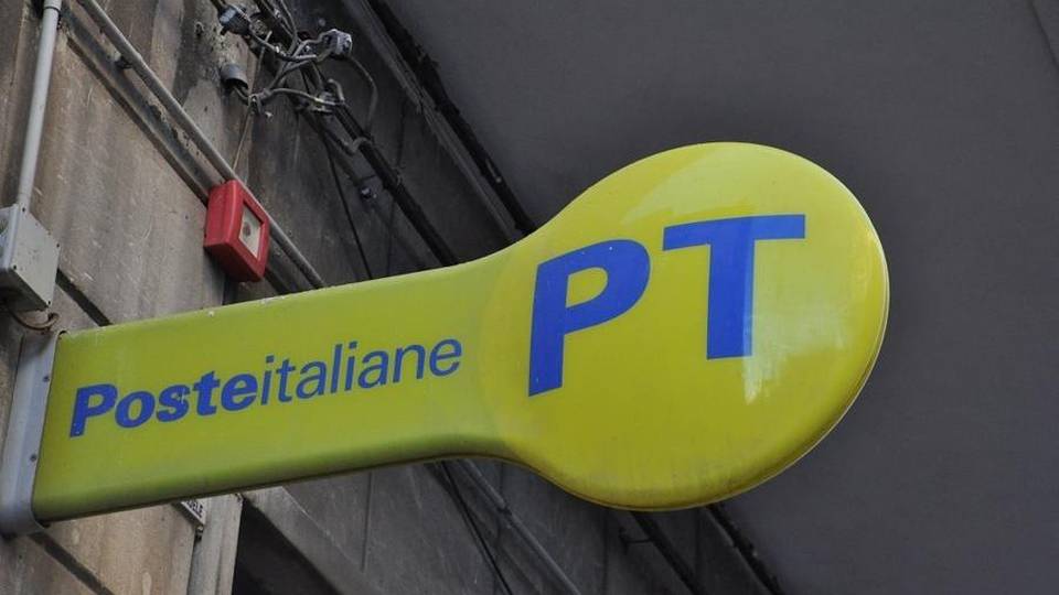 Tagli delle Poste, no del Pirellone «Piano da sospendere e rivedere» Tagli delle Poste, no del Pirellone «Piano da sospendere e rivedere»