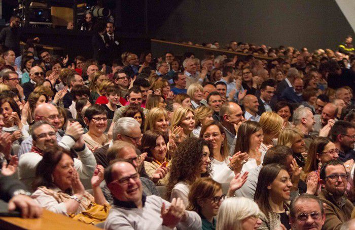 Pubblico entusiasta per lo show di Fiorello Pubblico entusiasta per lo show di Fiorello