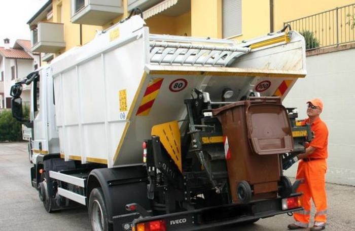 La raccolta dei rifiuti La raccolta dei rifiuti