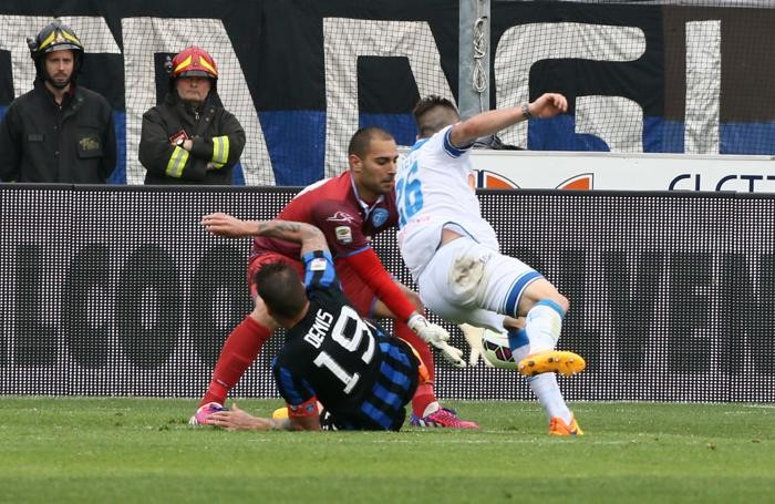 Denis e Tonelli in campo