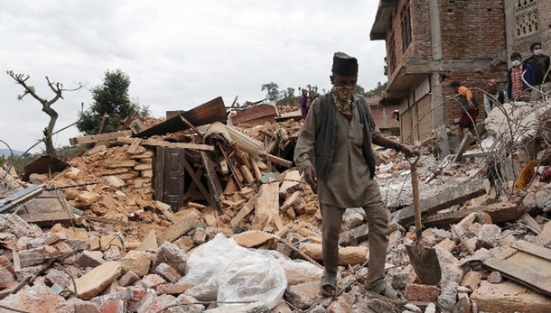 Nepal: dopo 128 ore estratta donna viva