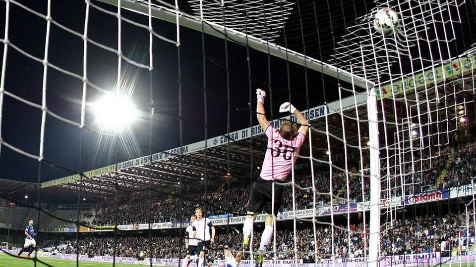 Pinilla superstar col Cesena: nel sondaggio prende 2 terzi dei voti Pinilla superstar col Cesena: nel sondaggio prende 2 terzi dei voti