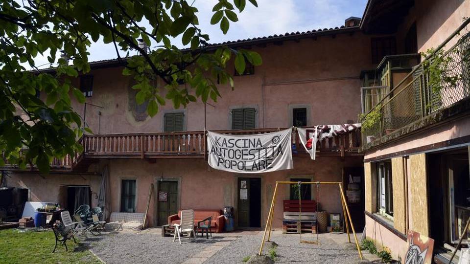 Cascina Ponchia, centrodestra all’attacco «Il Comune legittima un’occupazione» Cascina Ponchia, centrodestra all’attacco «Il Comune legittima un’occupazione»