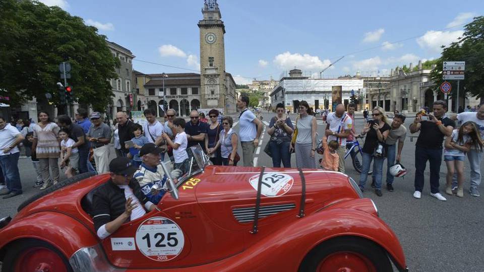 Bergamo, che spettacolo la Mille Miglia Guarda le immagini più belle - Foto/video Bergamo, che spettacolo la Mille Miglia Guarda le immagini più belle - Foto/video