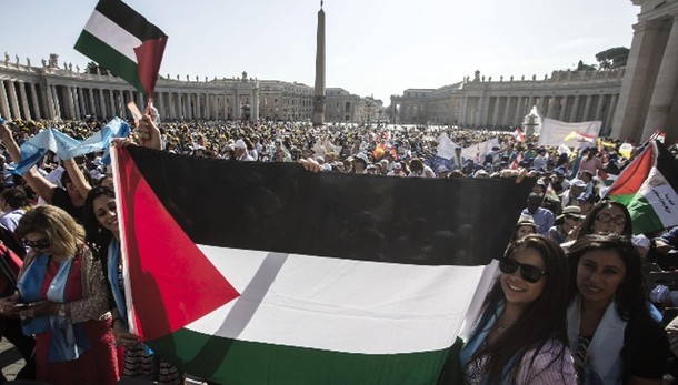 Papa, sante 4 suore,due sono palestinesi