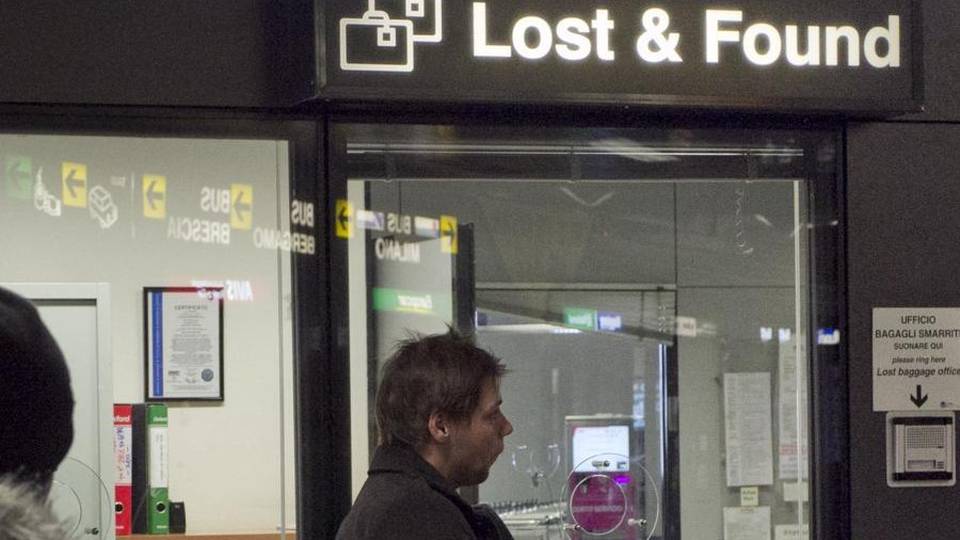 Al telefono con il «Lost&Found» di Orio «Ma non risponde». Lo scalo: tutto ok Al telefono con il «Lost&Found» di Orio «Ma non risponde». Lo scalo: tutto ok
