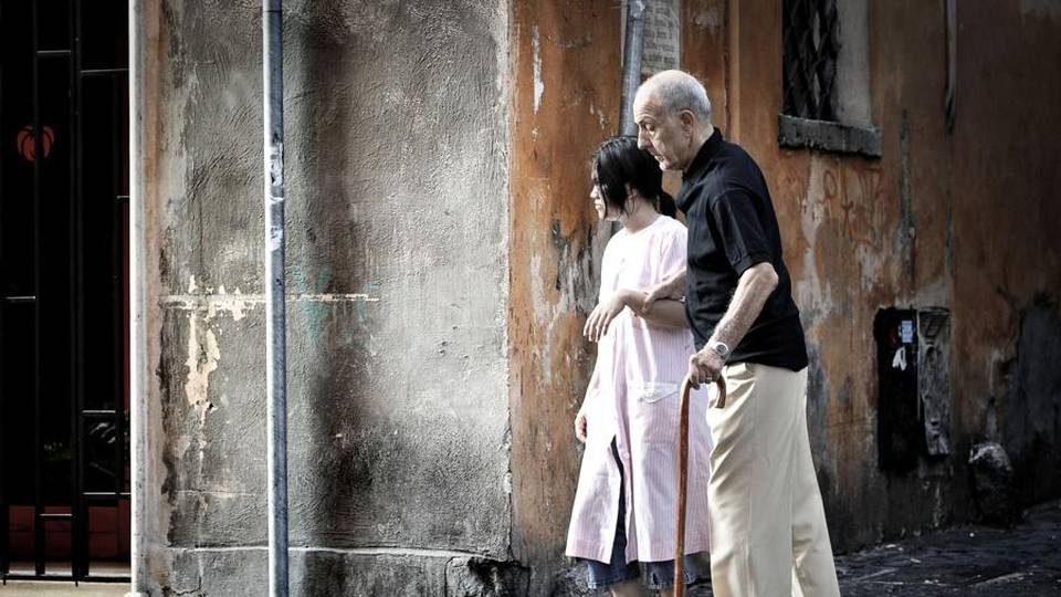Assistenza familiare, c’è il via libera alla legge che regola il lavoro delle badanti Assistenza familiare, c’è il via libera alla legge che regola il lavoro delle badanti