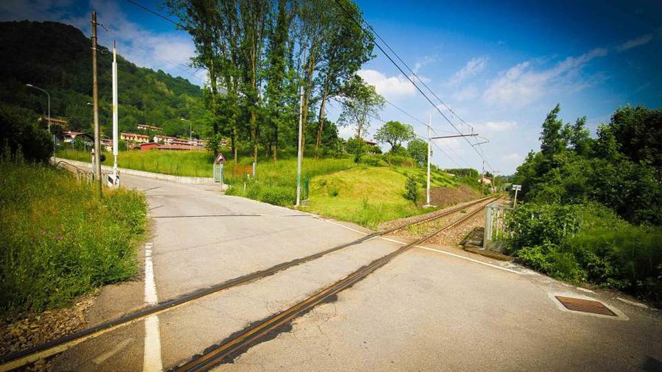 Bergamo-Lecco, troppi rischi «Stop ai treni, bus sostitutivi» Bergamo-Lecco, troppi rischi «Stop ai treni, bus sostitutivi»