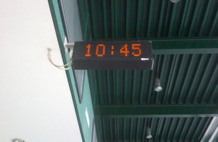 La guida ha fotografato anche l’orario in cui il gruppo si trovava in stazione La guida ha fotografato anche l’orario in cui il gruppo si trovava in stazione