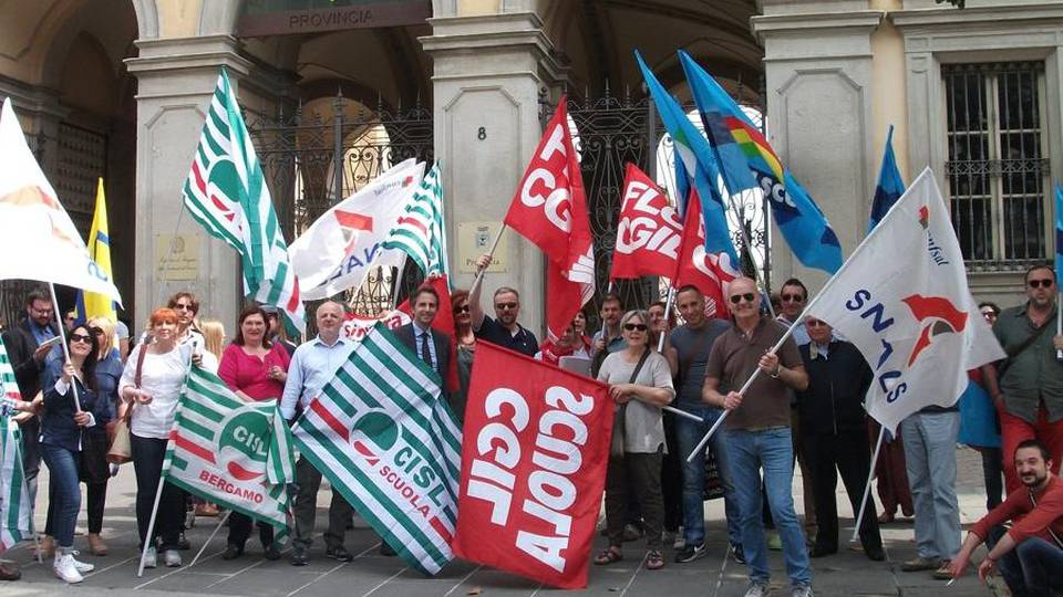 Scuola, presidio in via Tasso - Foto «La riforma va cambiata: ecco come» Scuola, presidio in via Tasso - Foto «La riforma va cambiata: ecco come»