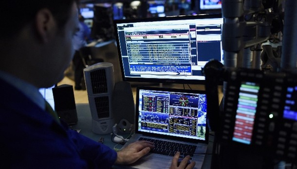 Borsa: Milano apre in calo, -0,23%