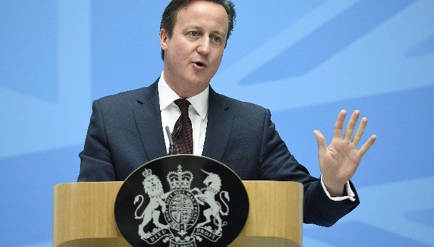 Fifa: Cameron chiede dimissioni Blatter