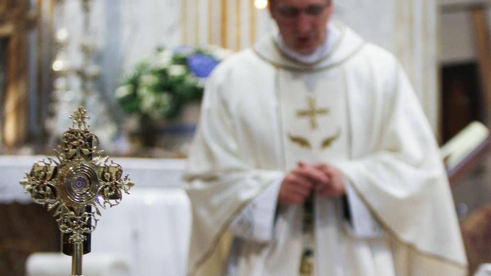 Giovanni Paolo II, ecco la reliquia A Sotto il Monte una goccia di sangue Giovanni Paolo II, ecco la reliquia A Sotto il Monte una goccia di sangue