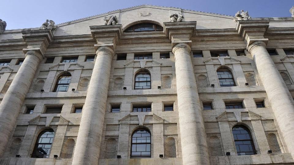Borsa: Milano apre in calo, -0,38% Borsa: Milano apre in calo, -0,38%