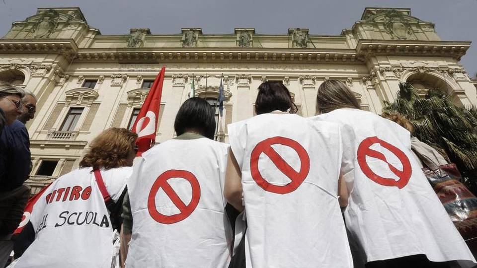 Sindacati e scuola Lo sciopero è politico Sindacati e scuola Lo sciopero è politico