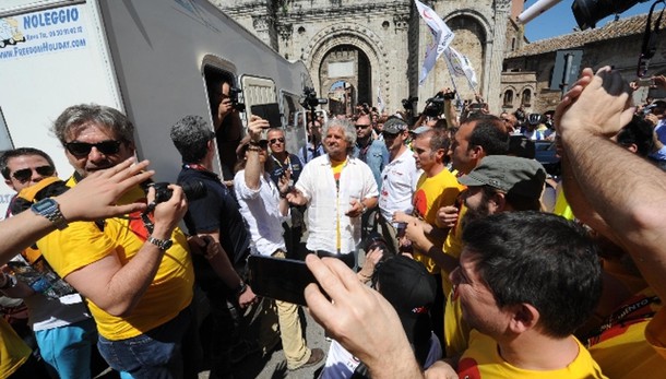 Grillo-M5S, marcia da Perugia ad Assisi