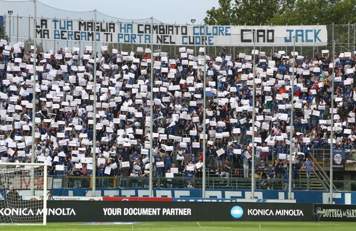 Il tifo al Comunale e il saluto a Jack Bonaventura Il tifo al Comunale e il saluto a Jack Bonaventura