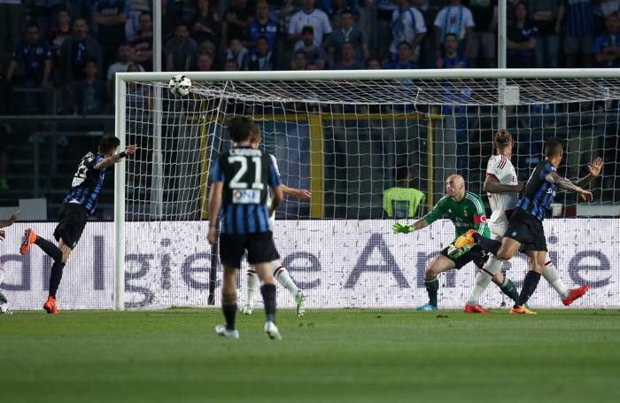 Il centrocampista dell'Atalanta Daniele Baselli segna di testa il gol dell’1-0 al 21’ pt Il centrocampista dell'Atalanta Daniele Baselli segna di testa il gol dell’1-0 al 21’ pt