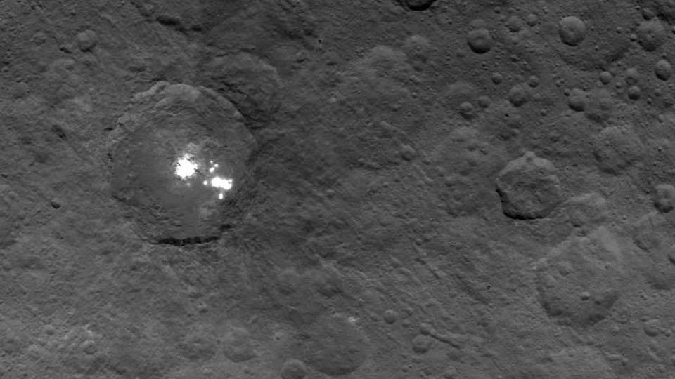 Nuovi misteri dal Sistema Solare Su Cerere fulgide macchie bianche Nuovi misteri dal Sistema Solare Su Cerere fulgide macchie bianche