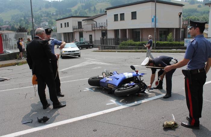I rilievi dei carabinieri con la Yamaha R1 di Servalli I rilievi dei carabinieri con la Yamaha R1 di Servalli