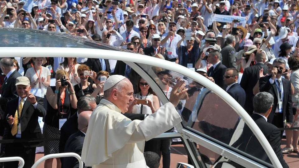 Il Papa a Sarajevo: «Pellegrino di pace È indispensabile l’uguaglianza di tutti» Il Papa a Sarajevo: «Pellegrino di pace È indispensabile l’uguaglianza di tutti»