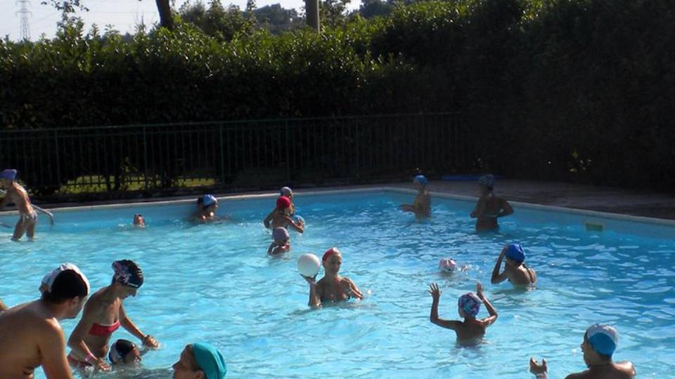 Paura in piscina ad Antegnate Bimbo rischia di affogare: ora sta bene Paura in piscina ad Antegnate Bimbo rischia di affogare: ora sta bene