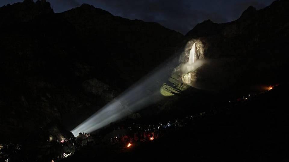Serio, la magia delle cascate Sabato lo spettacolo notturno Serio, la magia delle cascate Sabato lo spettacolo notturno