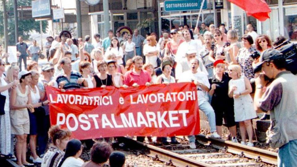 È fallimento, addio al Postalmarket Quando le vendite online non esistevano È fallimento, addio al Postalmarket Quando le vendite online non esistevano