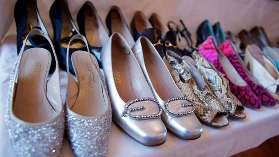 E se arrivano dei soldi in più? Gli italiani si comprano... le scarpe E se arrivano dei soldi in più? Gli italiani si comprano... le scarpe