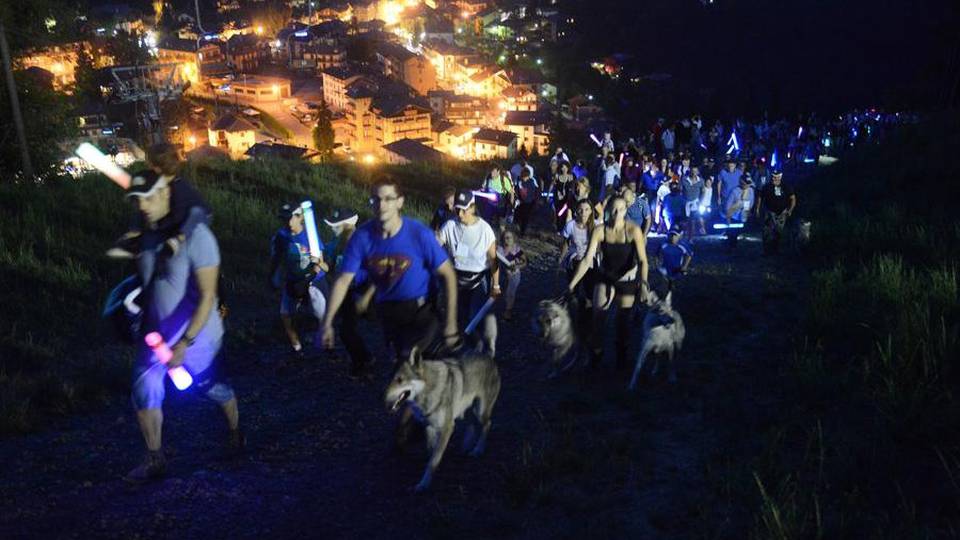 In quattromila a spasso con i lupi A Selvino una notte incredibile In quattromila a spasso con i lupi A Selvino una notte incredibile