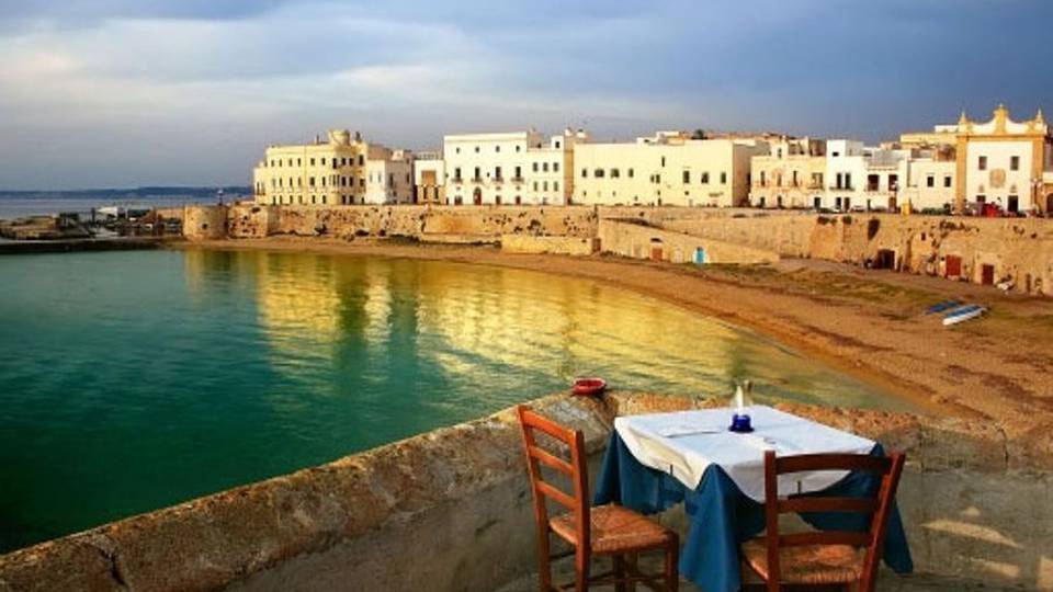I single in vacanza? Vanno in Italia Attenzione alle coppie che... scoppiano I single in vacanza? Vanno in Italia Attenzione alle coppie che... scoppiano