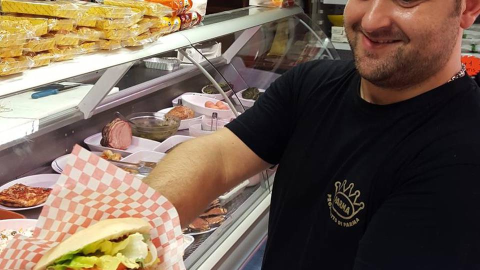 Arriva il kebab bergamasco con il salame L’idea di un negozio storico di Osio Sopra Arriva il kebab bergamasco con il salame L’idea di un negozio storico di Osio Sopra