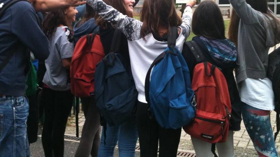 Berzo S. Fermo, basta bus per la scuola La famiglia non ha i soldi? Bambino a piedi Berzo S. Fermo, basta bus per la scuola La famiglia non ha i soldi? Bambino a piedi