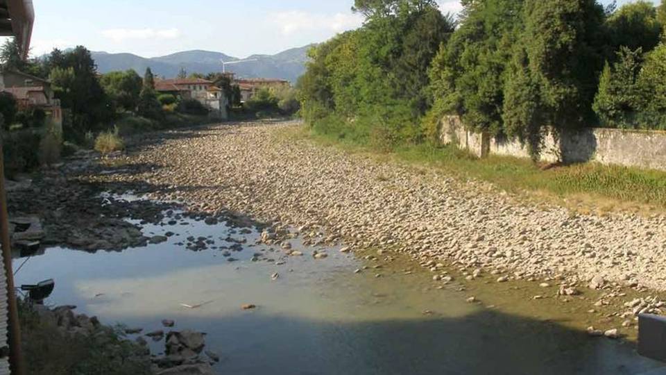 Le piogge non bastano: razionata l’acqua per l’irrigazione dei campi Le piogge non bastano: razionata l’acqua per l’irrigazione dei campi