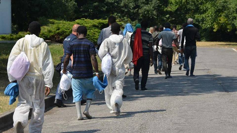 Profughi nelle scuole, Lega all’attacco «Requisite dalla Prefettura? Non è vero» Profughi nelle scuole, Lega all’attacco «Requisite dalla Prefettura? Non è vero»