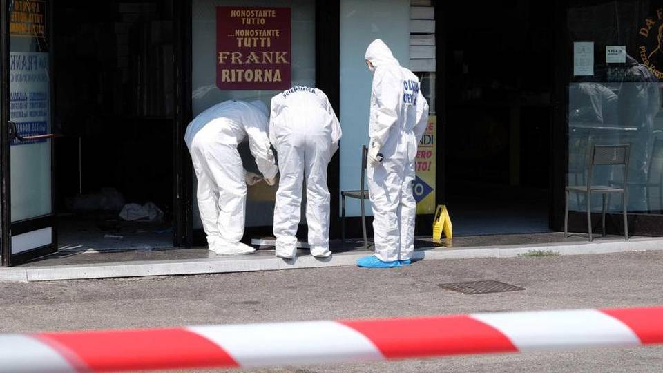 Gli arresti per il delitto di Brescia e le proteste per le locandine Gli arresti per il delitto di Brescia e le proteste per le locandine