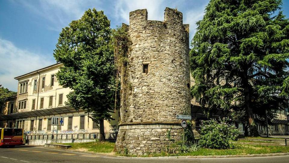 Torre del Galgario, storia dimenticata Viaggio dentro il fortilizio - Foto e video Torre del Galgario, storia dimenticata Viaggio dentro il fortilizio - Foto e video