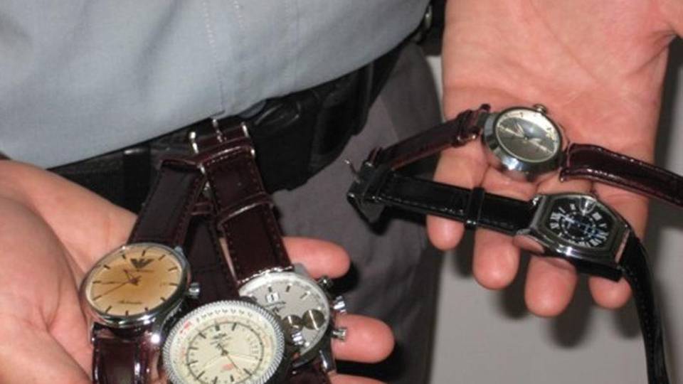Ruba da una casa orologi di lusso Bottino da 20 mila euro, preso Ruba da una casa orologi di lusso Bottino da 20 mila euro, preso