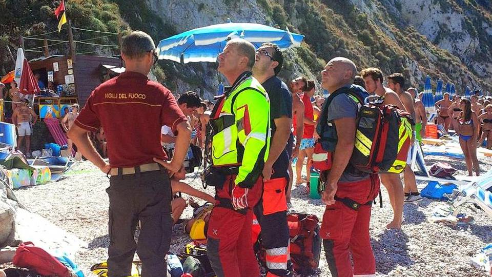 Portoferraio, masso si stacca in spiaggia Colpito 20enne: grave trauma cranico Portoferraio, masso si stacca in spiaggia Colpito 20enne: grave trauma cranico