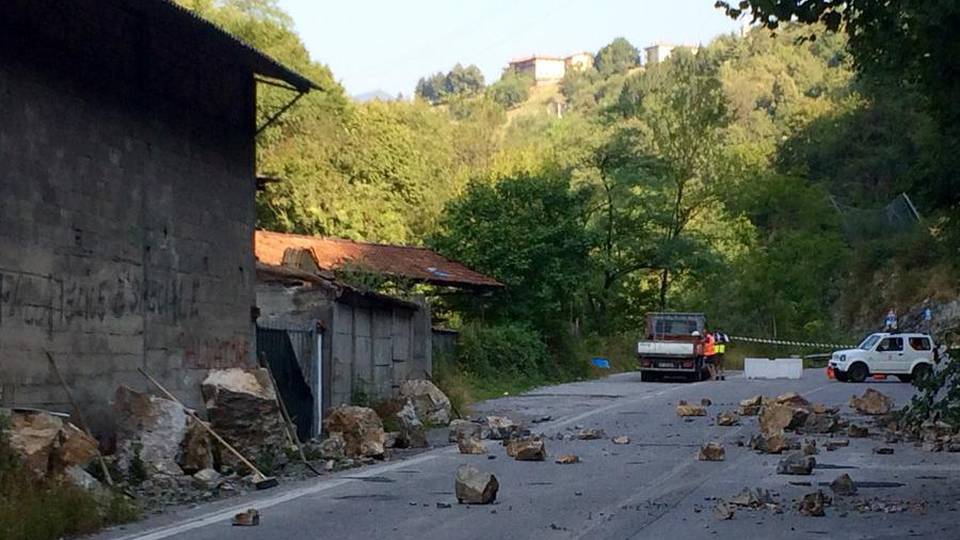 «Venite a far un giro in Val Brembilla dove le strade sono pericolosissime» «Venite a far un giro in Val Brembilla dove le strade sono pericolosissime»