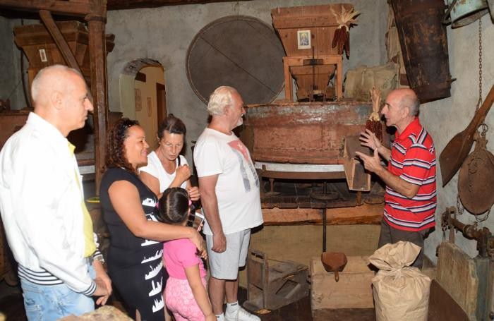 Il museo del mulino con Sergio Percassi, guida e titolare Il museo del mulino con Sergio Percassi, guida e titolare