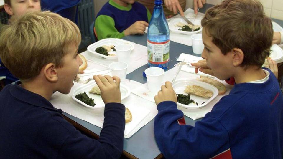 «A scuola con la schiscetta» Raccolta firme in Lombardia «A scuola con la schiscetta» Raccolta firme in Lombardia